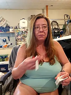 MsShelby40 online show from April 2026 06:10:01 PM