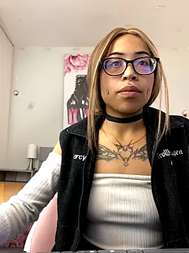 Snapshot of Violetta_Suky chatting on September 2025 12:27:02 PM Violetta Suky online show from September 2025 12:27:02 PM