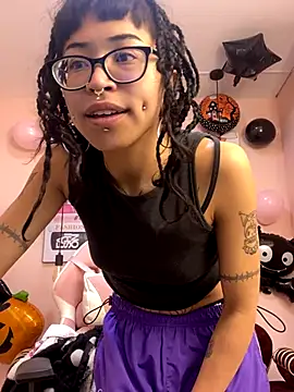 Snapshot of Violetta_Suky chatting on October 2025 01:18:01 PM Violetta Suky online show from October 2025 01:18:01 PM