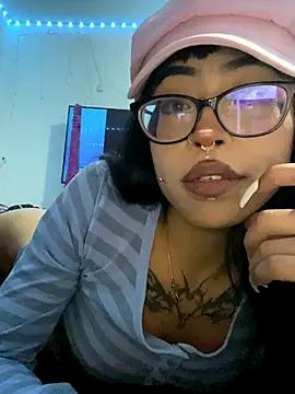 Snapshot of Violetta_Suky chatting on October 2025 12:57:01 AM Violetta Suky online show from October 2025 12:57:01 AM