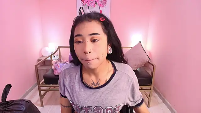 Snapshot of Violetta_Suky chatting on November 2025 01:57:02 PM Violetta Suky online show from November 2025 01:57:02 PM