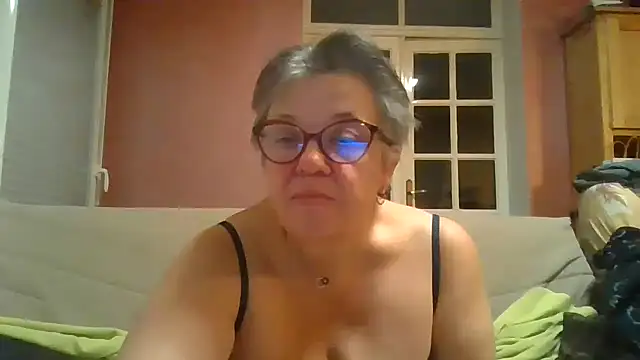 Vandeae44 online show from March 2026 07:25:01 PM