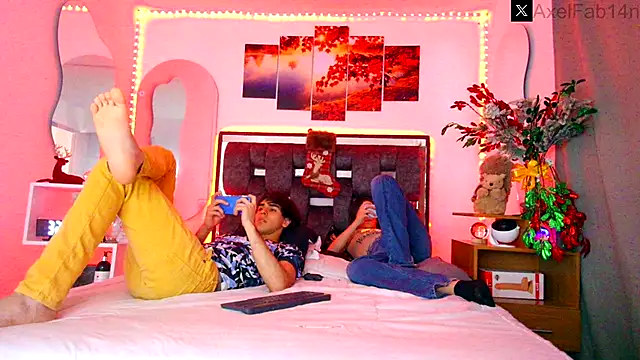 Snapshot of Alex_and_Fabian chatting on December 2024 09:34:01 PM Alex and Fabian online show from December 2024 09:34:01 PM
