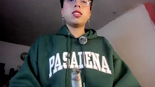 AnggelONfiree online show from February 2026 03:22:02 AM