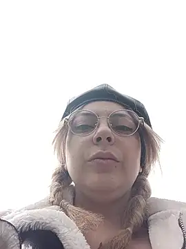 madelaine- online show from April 2026 08:17:01 PM