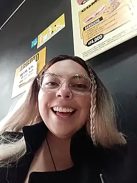 Snapshot of madelaine- chatting on May 2026 06:59:01 PM madelaine- online show from May 2026 06:59:01 PM