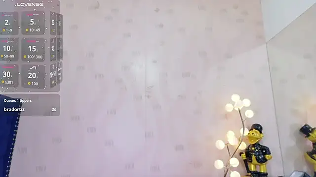 Snapshot of littleebonymommy chatting on June 2026 07:16:01 PM littleebonymommy online show from June 2026 07:16:01 PM