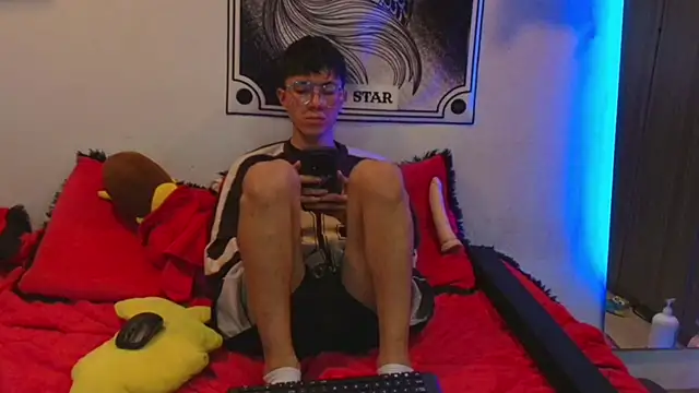 Justyn Ross online show from December 2025 01:11:01 AM