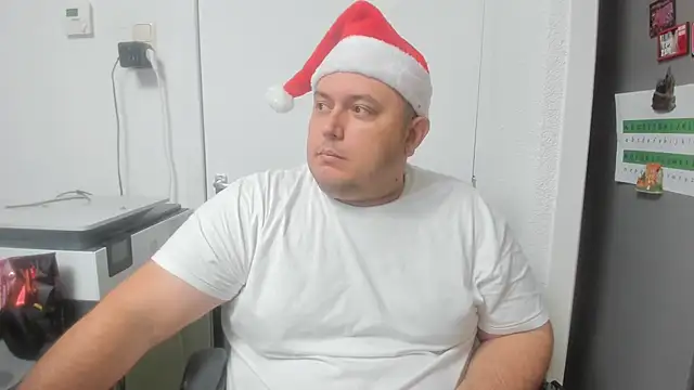 Snapshot of BigromeoXX chatting on December 2024 07:14:02 PM BigromeoXX online show from December 2024 07:14:02 PM