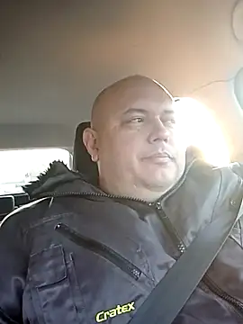 Snapshot of BigromeoXX chatting on November 2025 07:09:02 AM BigromeoXX online show from November 2025 07:09:02 AM