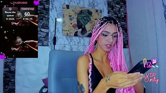 Snapshot of Queen_Cuarxxo chatting on April 2026 11:40:02 PM Queen Cuarxxo online show from April 2026 11:40:02 PM