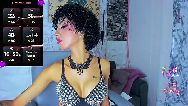 Snapshot of Queen_Cuarxxo chatting on June 2026 09:09:01 PM Queen Cuarxxo online show from June 2026 09:09:01 PM