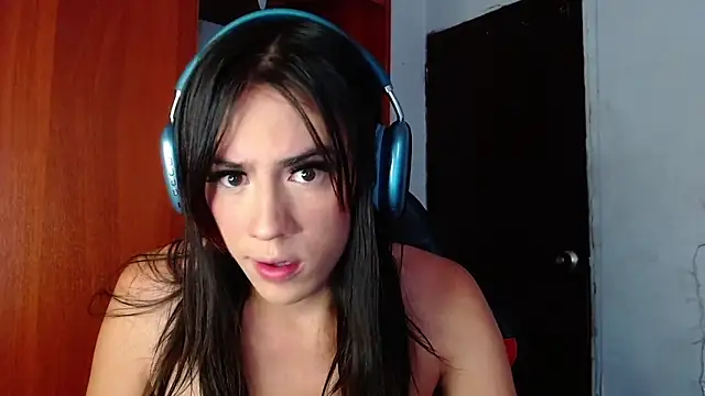 Lauraxdoll online show from February 2025 12:49:02 PM