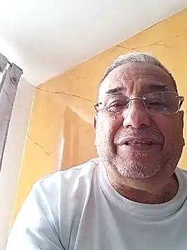 Snapshot of MATTHEW_MRANDA chatting on May 2026 04:05:02 PM MATTHEW MRANDA online show from May 2026 04:05:02 PM