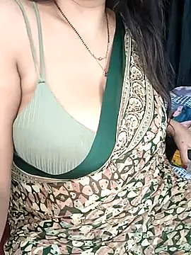 Snapshot of kaamuk_shweta chatting on February 2025 05:20:02 PM kaamuk shweta online show from February 2025 05:20:02 PM