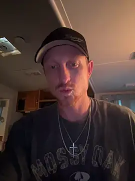 bigred0808 online show from April 2026 01:54:02 PM