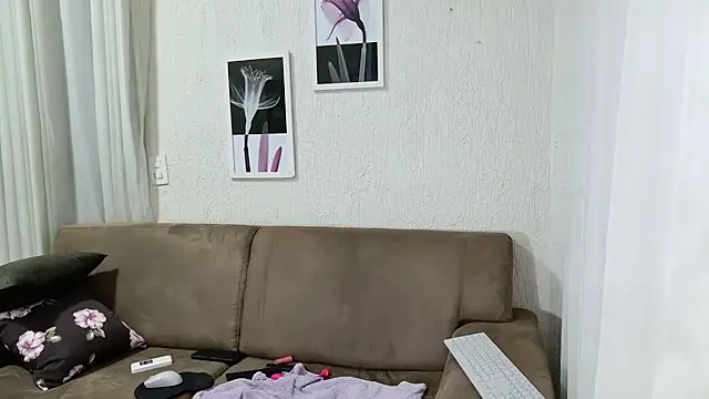 Snapshot of Blue_butterfly chatting on January 2025 01:20:01 AM Blue butterfly online show from January 2025 01:20:01 AM