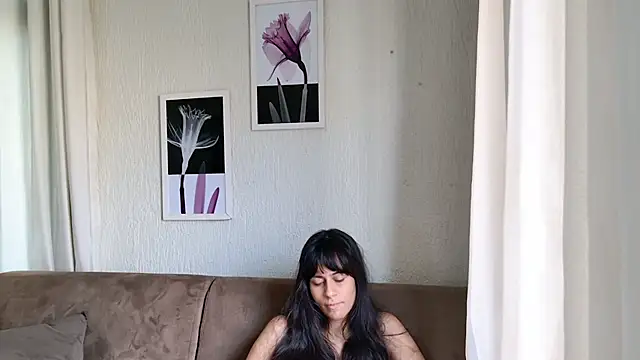 Snapshot of Blue_butterfly chatting on March 2025 12:25:01 PM Blue butterfly online show from March 2025 12:25:01 PM