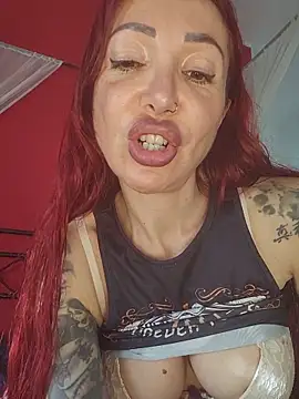 Snapshot of Carolina_red chatting on May 2026 04:04:02 PM Carolina red online show from May 2026 04:04:02 PM