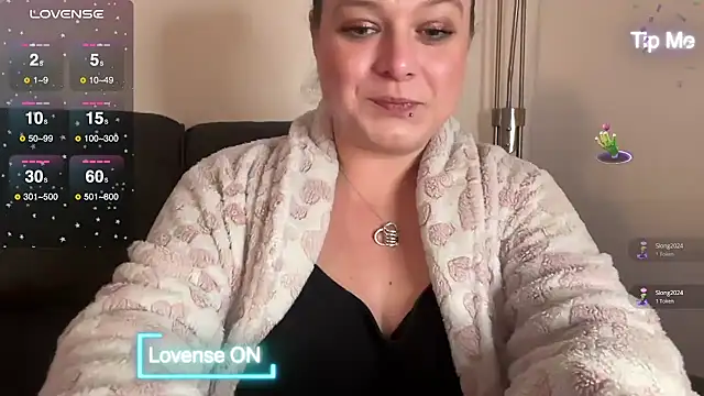 NaughtyWifeUK online show from December 2024 10:53:01 PM