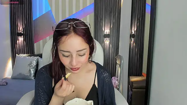 emily layton online show from November 2025 04:44:01 PM