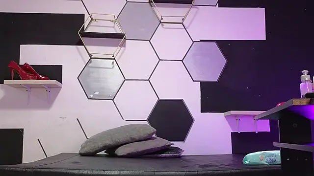 alondrabigtits online show from September 2025 11:55:02 AM