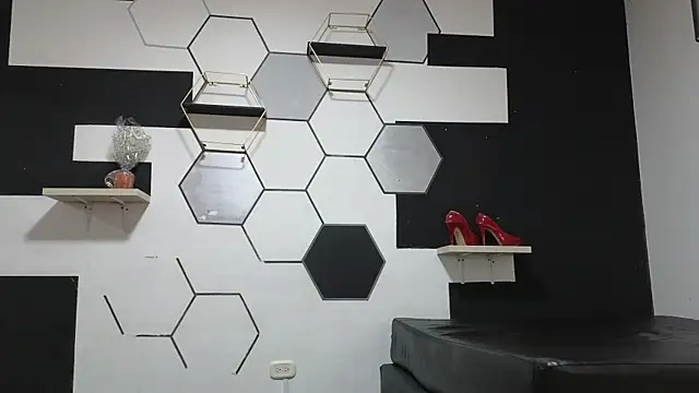 alondrabigtits online show from September 2025 11:57:01 AM