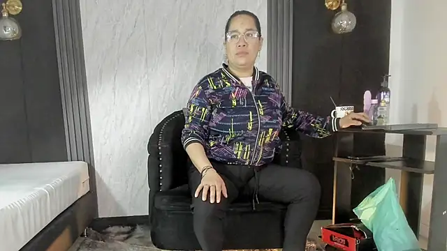 alondrabigtits online show from November 2025 11:51:02 AM