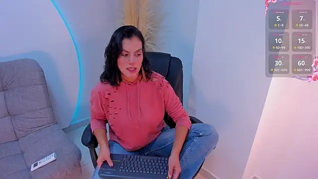 Ada Monroe10 online show from October 2025 01:30:01 PM