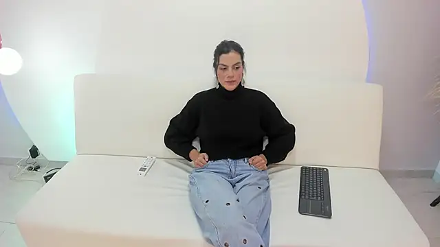 Ada Monroe10 online show from November 2025 01:44:02 PM