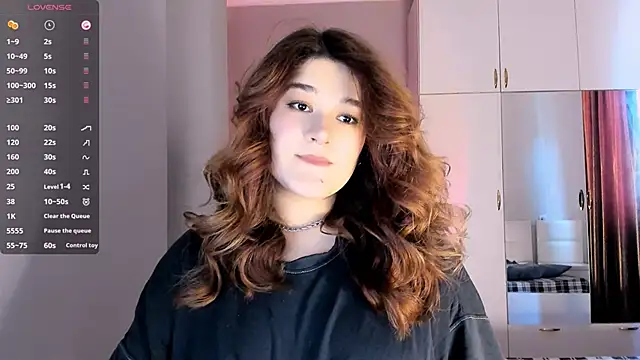 Snapshot of July_Slowdive chatting on January 2025 09:04:02 AM July Slowdive online show from January 2025 09:04:02 AM