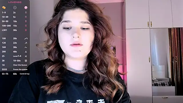 Snapshot of July_Slowdive chatting on February 2025 12:05:02 PM July Slowdive online show from February 2025 12:05:02 PM