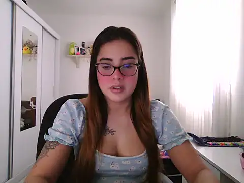 Snapshot of maliamiller chatting on June 2026 12:15:02 PM maliamiller online show from June 2026 12:15:02 PM