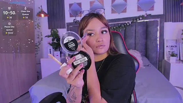 isabela fox online show from October 2025 09:01:01 PM