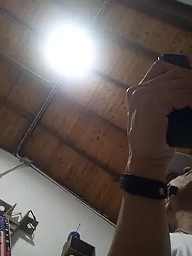 latinmartin73 online show from October 2025 11:48:01 PM