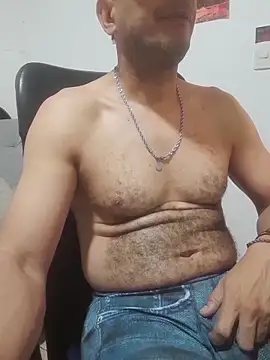 latinmartin73 online show from November 2025 03:46:01 PM