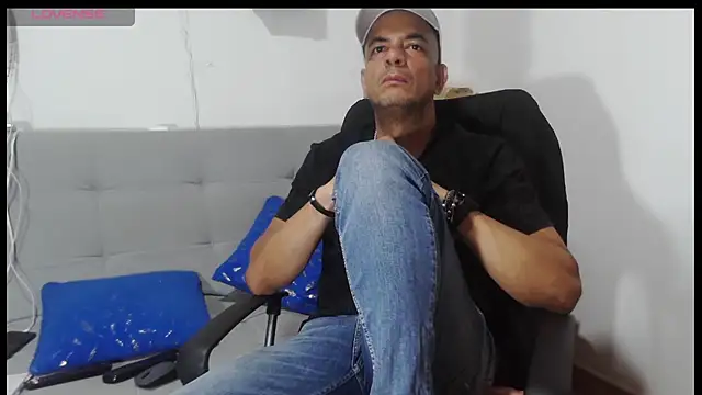 latinmartin73 online show from May 2026 03:26:01 AM