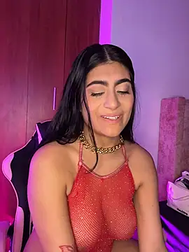 miakhalifaaa  online show from November 2025 08:30:01 PM