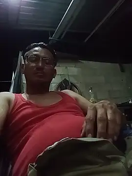 Andresguz35 online show from November 2025 04:00:01 AM