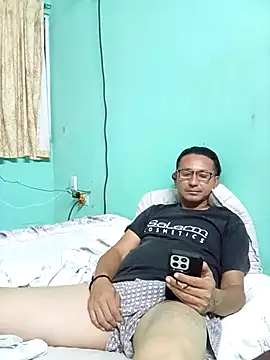 Andresguz35 online show from March 2026 03:33:02 AM