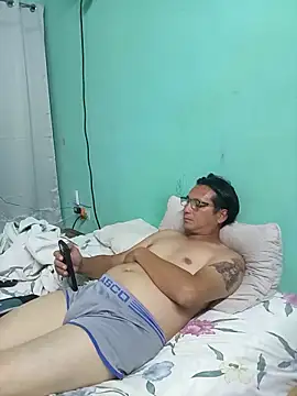 Andresguz35 online show from April 2026 05:00:02 AM