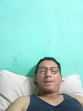Snapshot of Andresguz35 chatting on June 2026 04:14:02 AM Andresguz35 online show from June 2026 04:14:02 AM