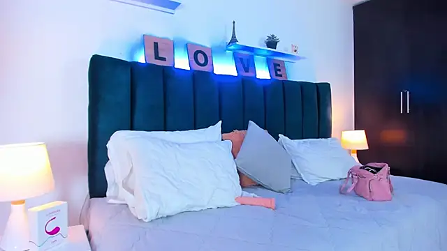 Mia brunette26 online show from January 2025 02:22:02 AM