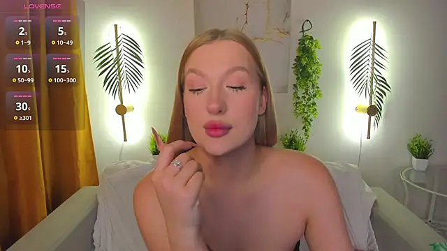 Emma  Leee online show from November 2025 12:43:02 AM