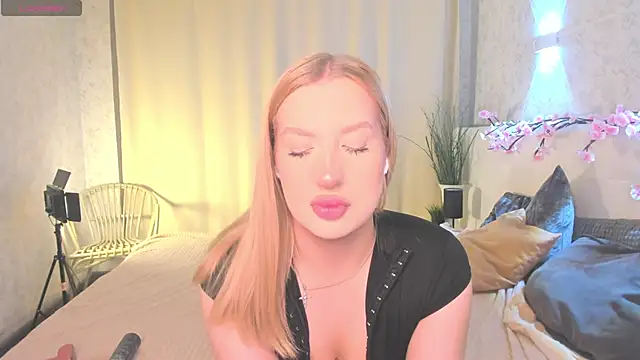 Emma  Leee online show from April 2026 01:08:01 AM