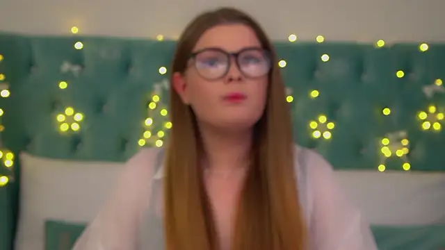 CrystalLyons online show from December 2025 12:03:02 PM