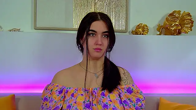 ChristinaMilton online show from November 2025 06:40:01 PM