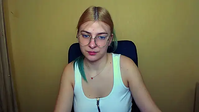 Snapshot of Luna_Lush_ chatting on January 2025 08:24:01 AM Luna Lush  online show from January 2025 08:24:01 AM