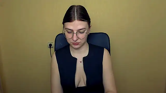 Luna Lush  online show from November 2025 01:10:01 PM