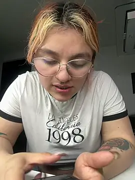 Snapshot of SophiaWeestt99 chatting on July 2026 04:05:01 AM SophiaWeestt99 online show from July 2026 04:05:01 AM